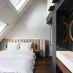 Legend Hotel 4*