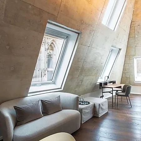Legend Hotel 4*